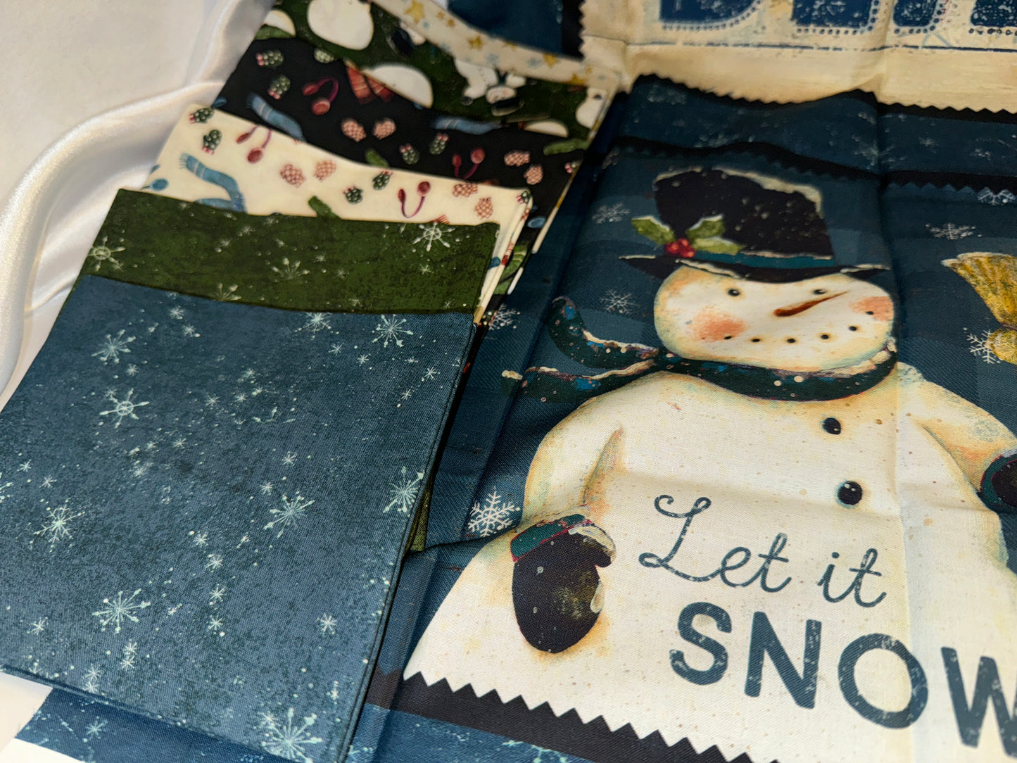 Snovalley by Clothworks FQ PRECUT BUNDLE 18 pieces with Snow valley Panel "If Kisses were snowflakes I'd Send you a Blizzard!"