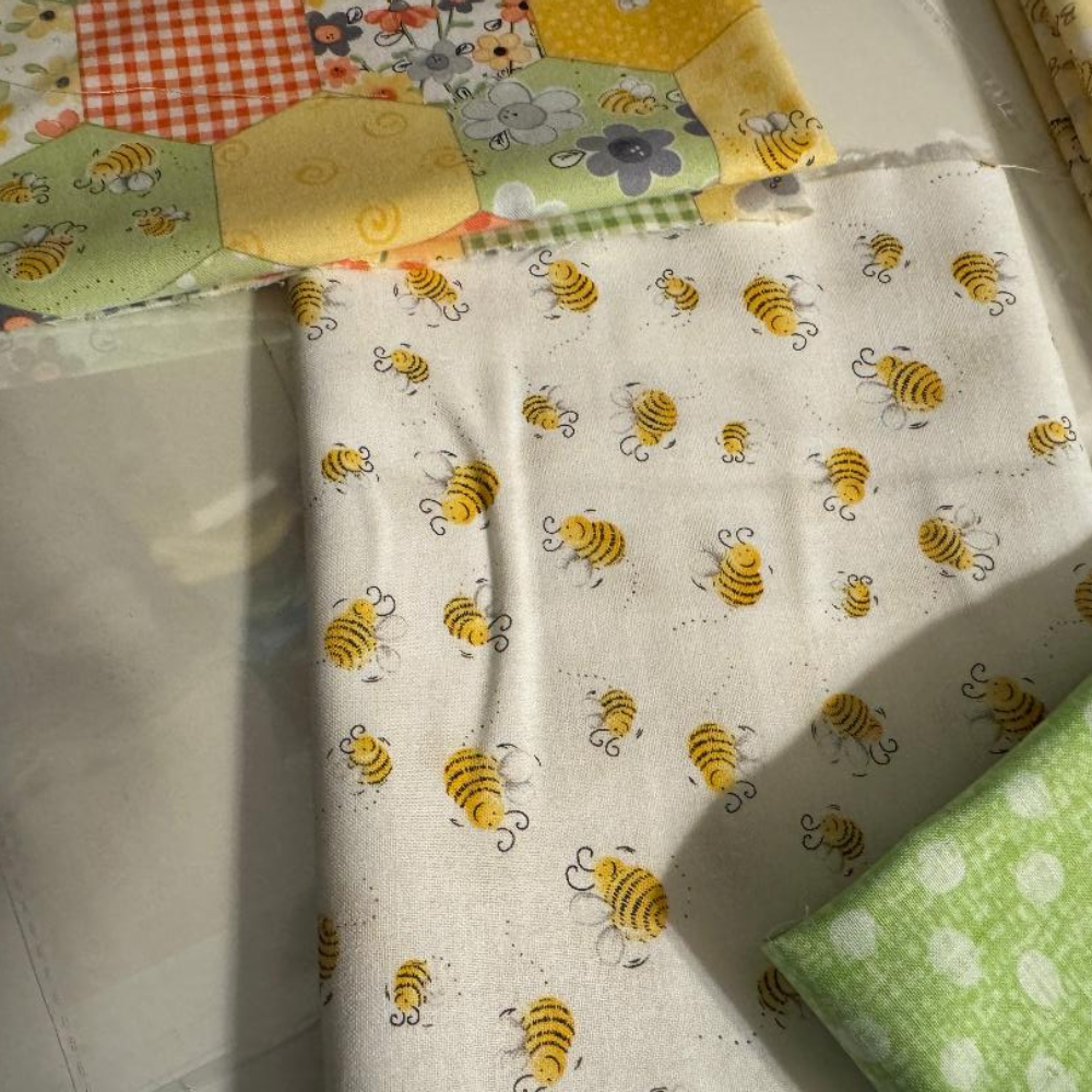 Sweet Bees Fabric Bundle by Susybee 8 pieces (FQs, 1/2 yard or 1 yard Bundles)