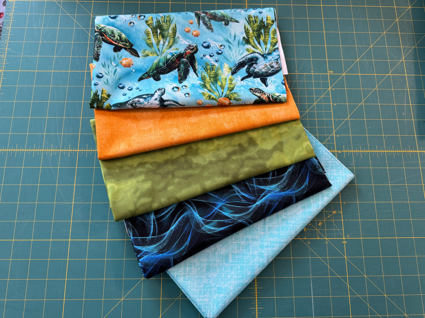 Ocean Life FQs or Half Yard Bundle - Sea Turtle and Electric Ocean Fabric