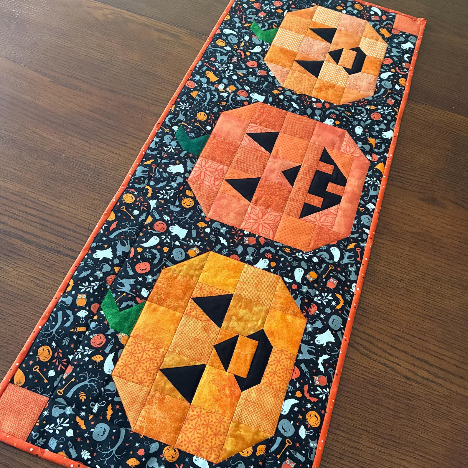 Jolly Jack-O-Lantern Table Runner Pattern – Halloween Quilt Pattern by Angela’s DIY Designs